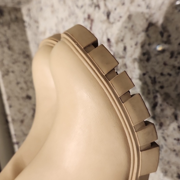 SO Women's Tan Memory Foam Chelsea Boots (Size 9.5) - Picture 12 of 12